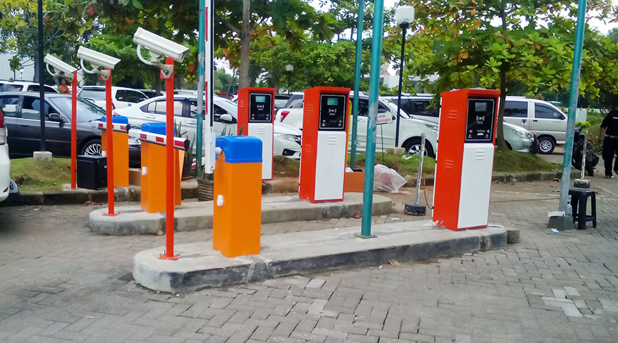 Palang parkir otomatis yang terpasang di salah satu tempat umum